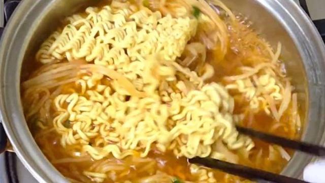 2월엔 라면에 제발 '이것' 넣으세요…'국물' 보면 깜짝 놀랄 겁니다
