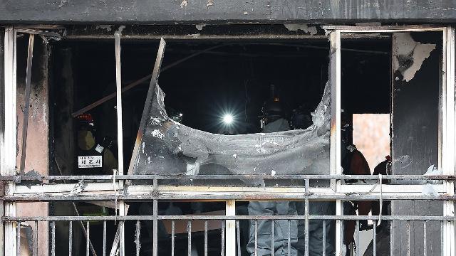 의사 꿈 지켜줄 스프링클러 없었다…'화재 무방비' 구축아파트(종합)