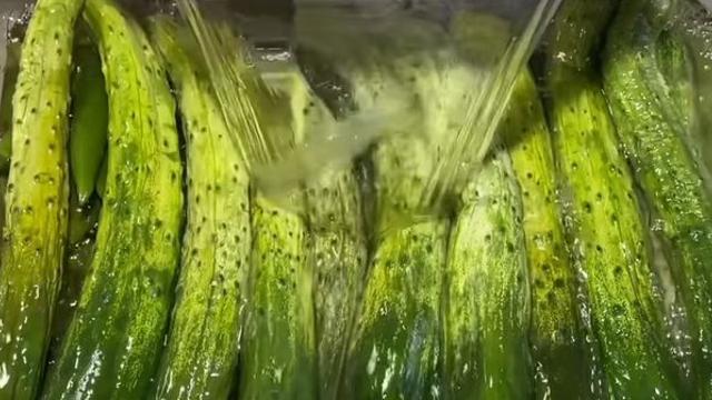 식초, 설탕, 소주 다 필요 없다…'오이지'는 이렇게 해야 제대로 맛이 납니다