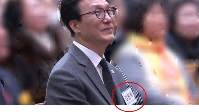 “총리 명찰 달고 순복음교회 예배” 김민석 행보에 뒷말 무성