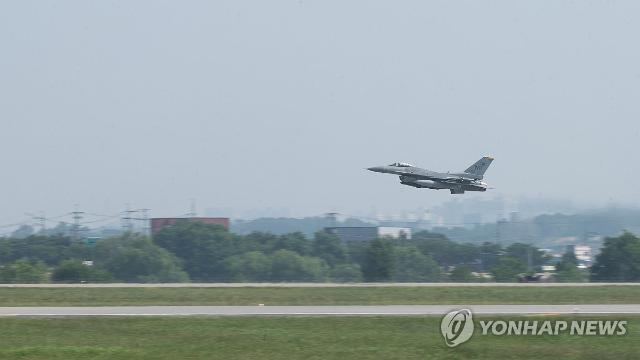 [2보] 공군 F-16C 전투기 영주서 추락…조종사 비상탈출