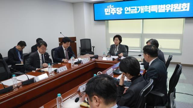 與, 기초연금 개편 착수…'하후상박' 개편으로 재정 고갈 막나