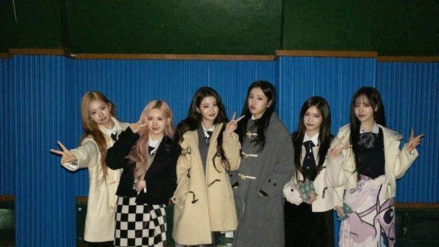 이쁘다고 난리난 도내 쿨뷰티 여고생 졸업 사진... jpg