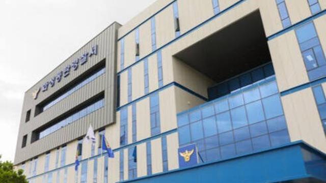 동탄 아파트 현관에 ‘빨간 래커·인분’ 테러…‘보복 대행’ 여부 수사