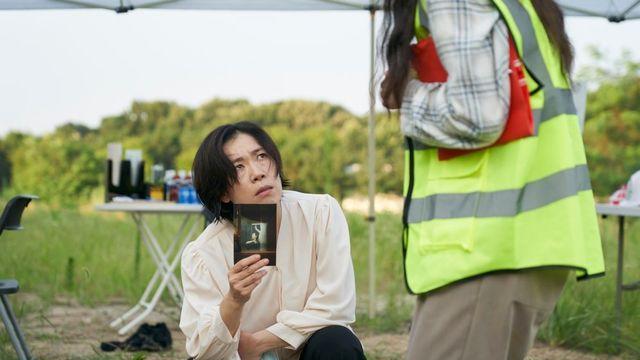 “이것이 진짜 K직장인”…‘매드 댄스 오피스’ 염혜란, 구청 해결사로 변신