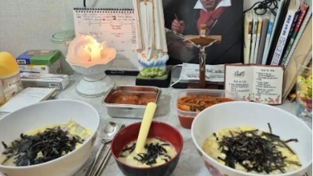 '생후 3개월 아기에 떡국' 사진 SNS에 올린 30대 친모 입건