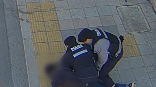 “흉기 버리세요!” 대낮 시내서 벌어진 소란…빈 틈 노려 제압한 경찰