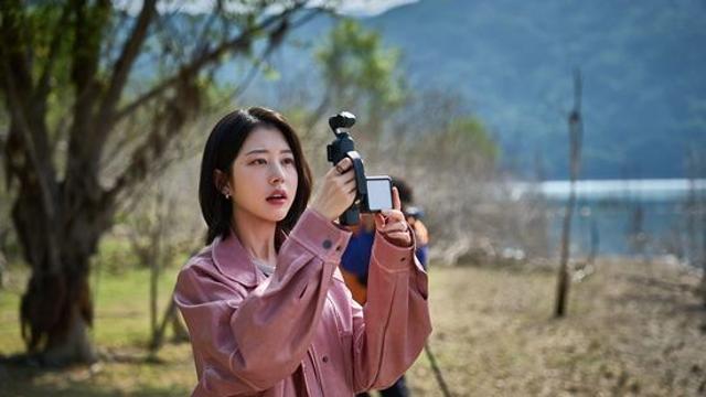 장원영 언니 장다아, '살목지' 첫 스크린 데뷔…윤재찬과 MZ 커플