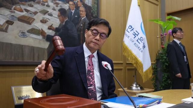 한은, 6연속 기준금리 동결…올해 경제성장률 전망치 상향