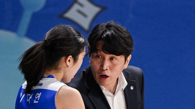 “아직 끝난 게 아니다” 우리은행 우승 10번 이끈 위성우 감독의 낯선 도전