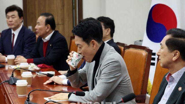 장동혁 만난 중진들, 尹절연·통합 요구...