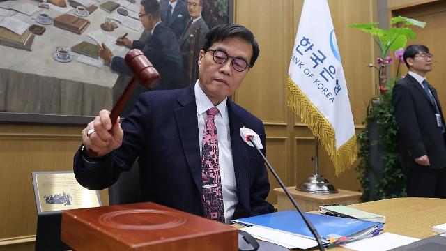 기준금리 연 2.5%, 6연속 동결…경기 좋은데 집값·환율은 불안(종합)