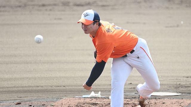 '초대박 느낌' 한화 왕옌청, 2G 연속 완벽투…150km/h 직구 MOON도 극찬 [오키나와 라이브]