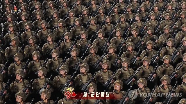 김정은, 당대회 열병식서 