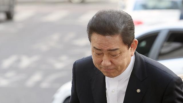 김병기, 연이틀 14시간여 조사받고 귀가…경찰, 수사방향 검토