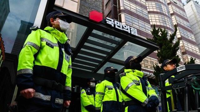 합수본, ‘신천지 집단 입당 의혹’ 당사 압수수색···국민의힘 “명부 강탈” 반발