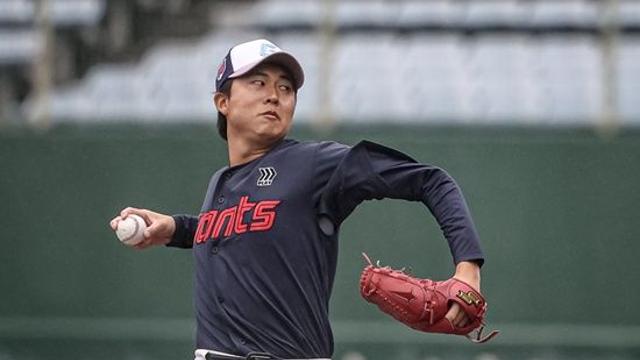 '155km 강속구 어디갔어?' 첫 등판서 최저 140km...롯데 '亞쿼터' 첫 선발 투구, 기대한 장점 안 보였다→5선발 이대로 탈락하나 [미야자키 캠프]