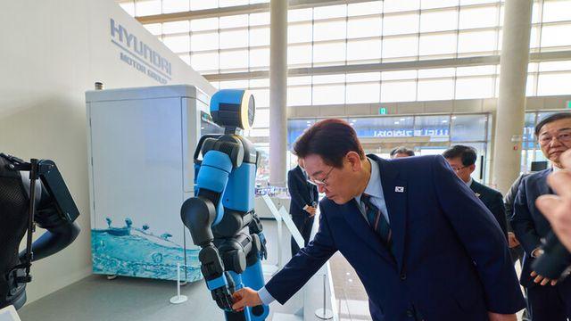 李, 전북대 AI랩 찾아 “지역 산업 AI 전환 위해 R&D 등 전폭 지원”