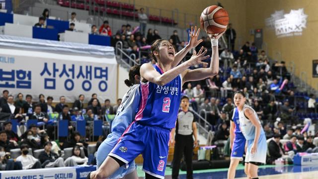 여자농구 삼성생명, 신한은행에 6전 전승…4강 PO 한 발 앞으로