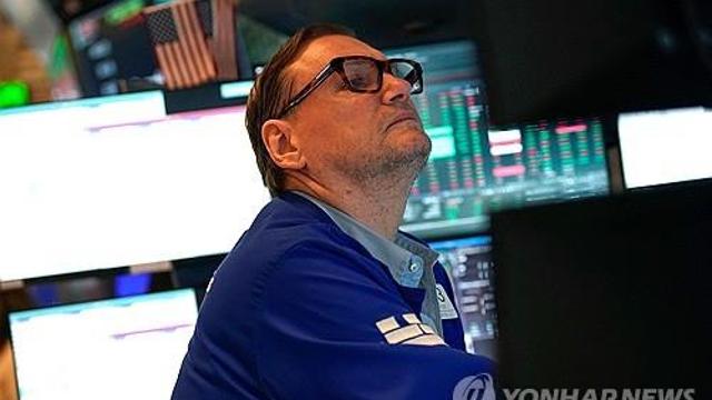 美 금융주, 기업대출 부실 우려에 급락…웰스파고·시티 5%대↓