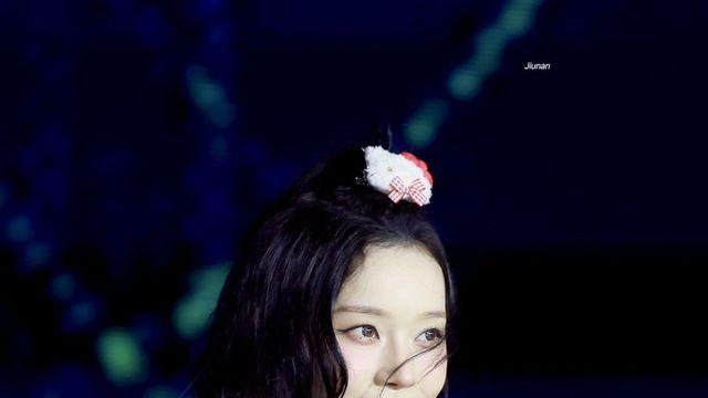 강렬한 레드와 블루의 스포티 무드, 에스파 윈터