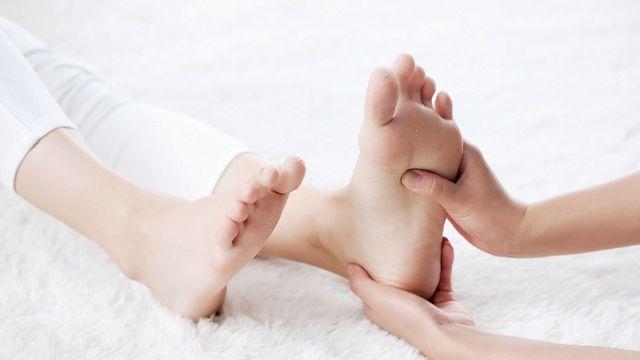 봄철 야외활동의 불청객, 발바닥의 비명 '족저근막염'의 경고