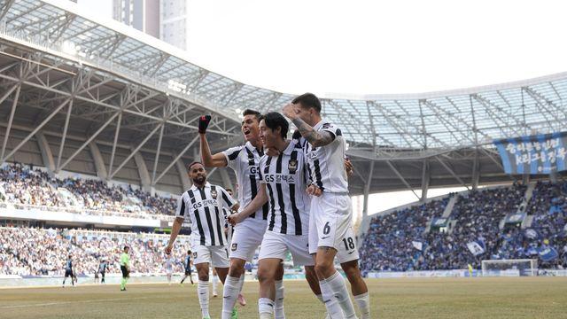 [SD 인천 라이브] 황당한 주심 교체! ‘시즌 1호 교체’ 기록한 K-심판…‘시즌 1호 퇴장’에도 ‘경인더비’서 웃은 서울