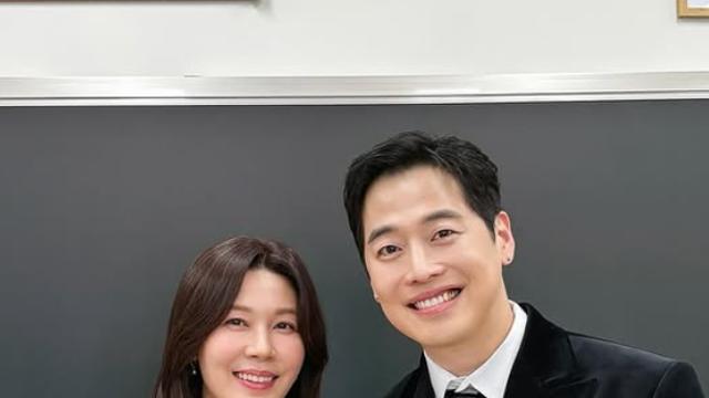 “넌 학생이고 난 선생”…‘로망스’ 김하늘·김재원, 반가운 투샷 ‘화제’