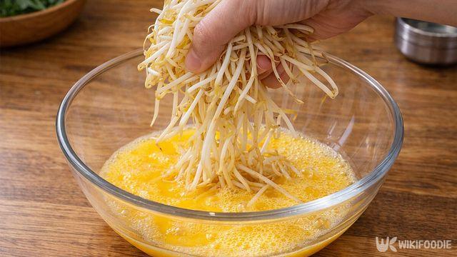 냉장고 속 남은 '숙주' 계란물에 확 부으세요… 마땅한 반찬 없을 때 이만한 게 없어요