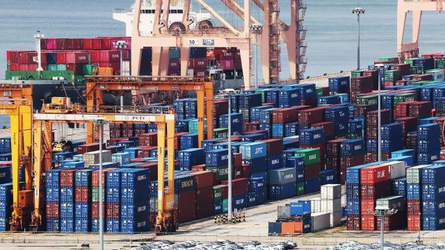 2월 수출 29% '급등'···반도체 역대 최대 실적