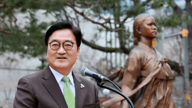 우원식 국회의장, 유관순열사 동상 헌화·예배