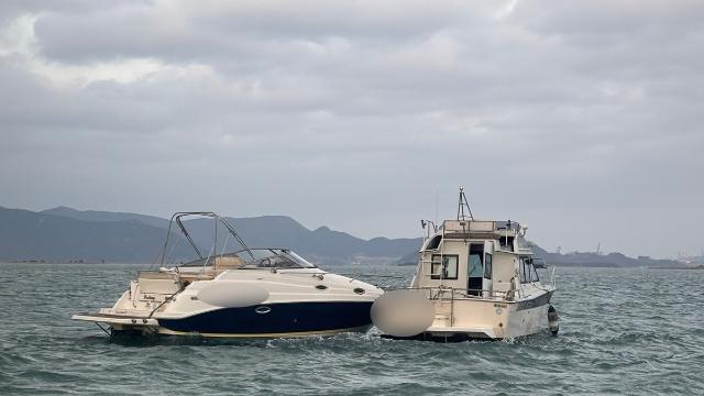 부산 앞바다서 모터보트 모래에 걸리고 수영객 표류