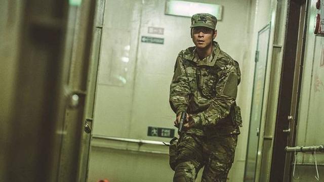 천만 후속 맞네…개봉 6년 만에 넷플릭스 ‘4위’ 찍은 ‘초호화 캐스팅’ 한국 영화