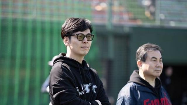 '롯데그룹 황태자' 한·일 자매구단 직접 격려했다!…선물 들고 미야자키 방문 