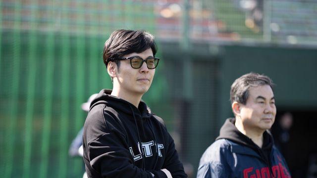 3년째 롯데 캠프 찾은 신유열 미래성장실장, 선수단 격려…“앞으로도 큰 관심 갖고 지원”