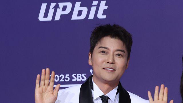 전현무, 이러니 후배들이 좋아하지... KBS 아나운서실에 최고급 선물