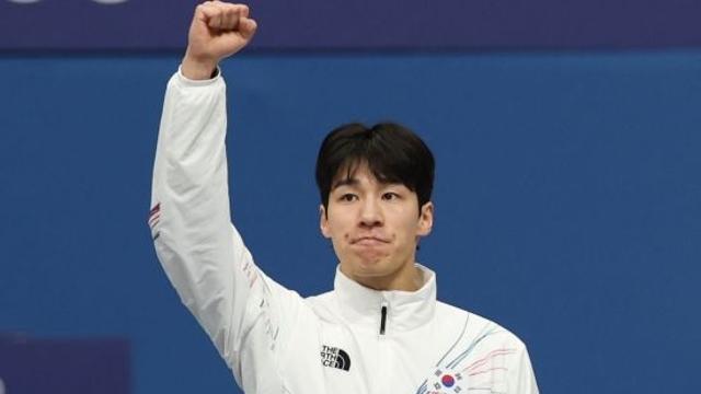 폐막식 '대한민국 기수'까지 했는데…황대헌, 더는 미룰 수 없다→린샤오쥔 논란 등 '정면돌파' 선언