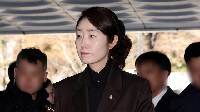 '1억 공천헌금' 강선우 구속심사 출석…“국민께 심려 끼쳐 죄송”
