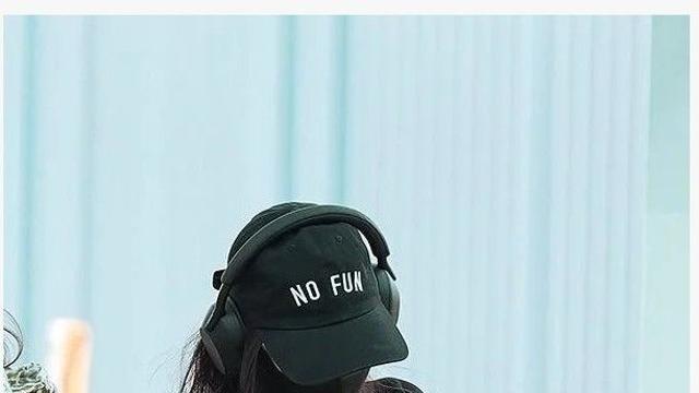 제니 이거 의상 설마 거기에 끼우는거임??