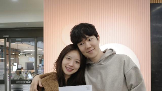 ‘사업가♥’ 김지영, 임신 겹경사…“오늘부로 기혼자” 혼인신고 인증 [IS하이컷]