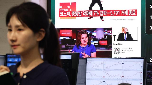 중동 전쟁에 금융시장 패닉…코스피 7%대 급락, 환율 26원 급등