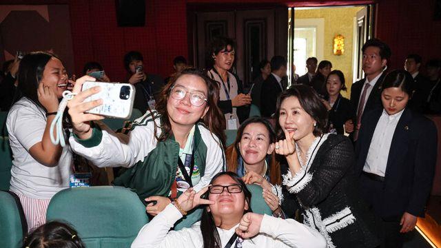 김혜경 여사, 필리핀 K-팝 경연 참관...“우호 문화 교류 이어지길”