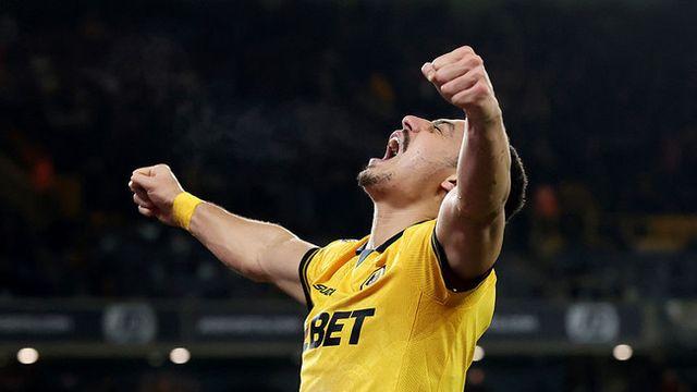 '꼴찌' 울버햄튼의 잔류 불씨 살린 2연승→믿을 수 없는 결과에 72년 팬도 '눈물' 흘렸다