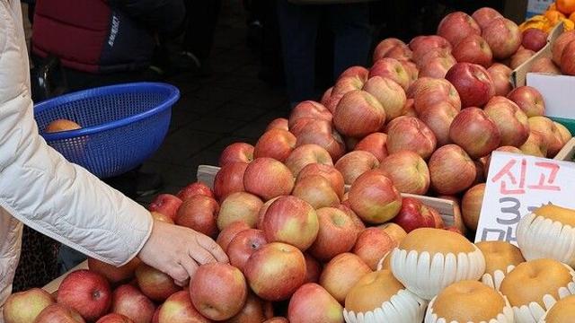 “삼겹살도 사과도 다 올랐다”…소·돼지·닭·쌀까지 밥상물가 ‘전방위 급등’