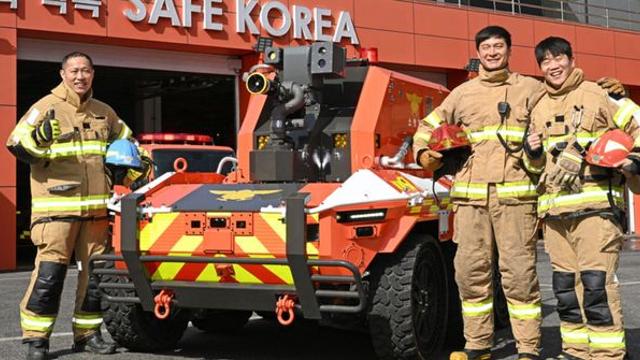 사람은 못 들어가는 800도 불길 속으로…현대차가 소방관 대 보낸 '영웅'의 정체