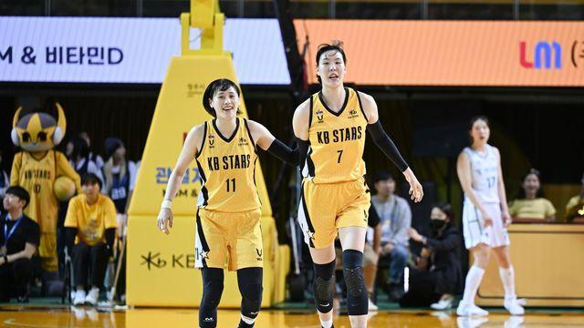 ‘7일 출국’ 농구월드컵 최종예선 가는 여자농구대표팀, 후배들 향한 ‘선배’ 박지수·강이슬의 뼈 있는 메시지 “내가 메인이라는 마음가짐 가져라”