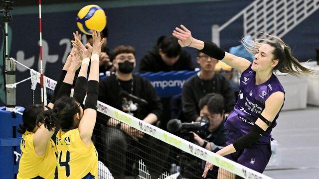 [SD 리뷰 in 수원] 흥국생명, 현대건설전 3-2 승리로 3연패 마감했지만 2위 도약 무산…회복세 보인 레베카의 27득점 활약이 위안