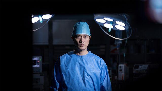 박희순, 우즈 신곡 뮤비 출연…의사 역 아우라 폭발