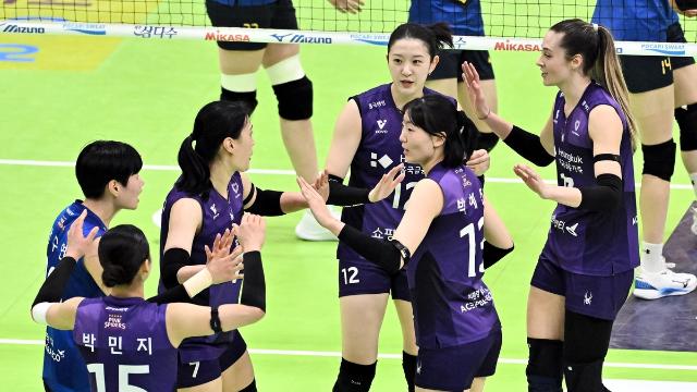 '레베카 27점' 흥국생명, 현대건설에 3-2 역전승…3연패 탈출