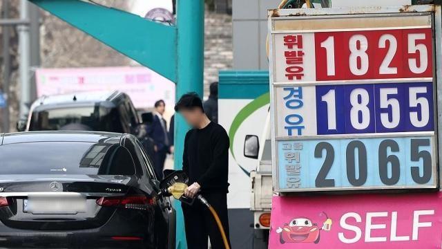 휘발유·경유 1800원선 돌파…서울 주유소는 1900원 육박
